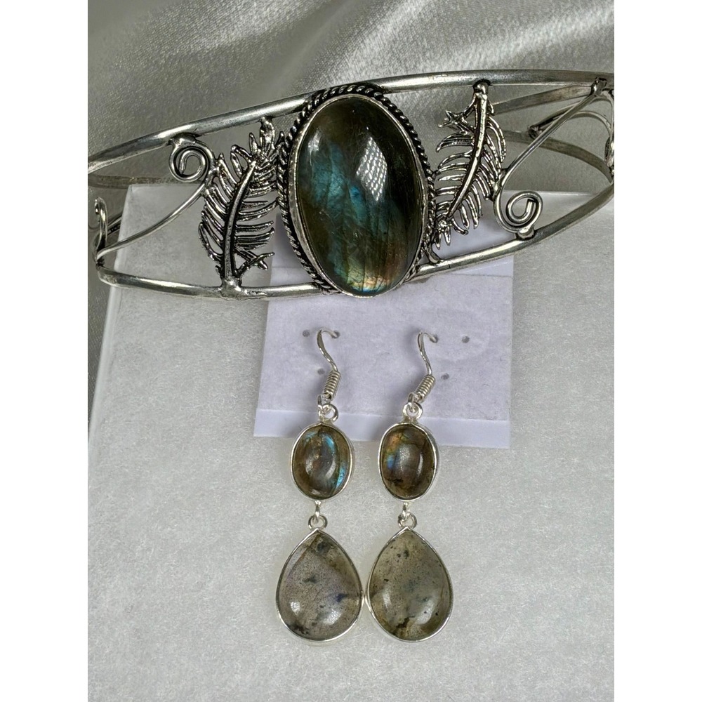 ✨ Labradorite Flash Statement Gift Set • Cuff + Earrings - Picture 7 of 8